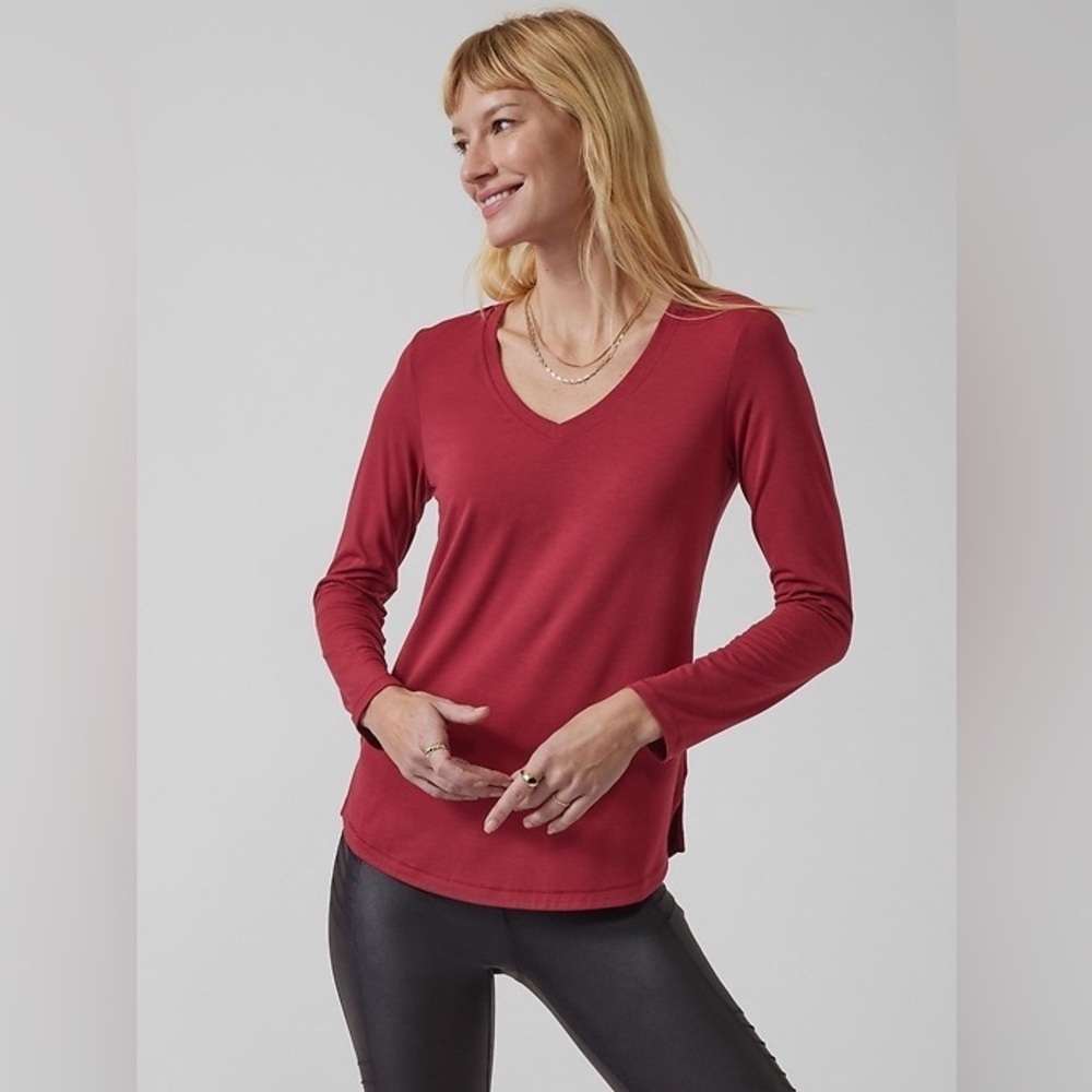 Athleta Essential V-neck long sleeve burgundy top shirt size large